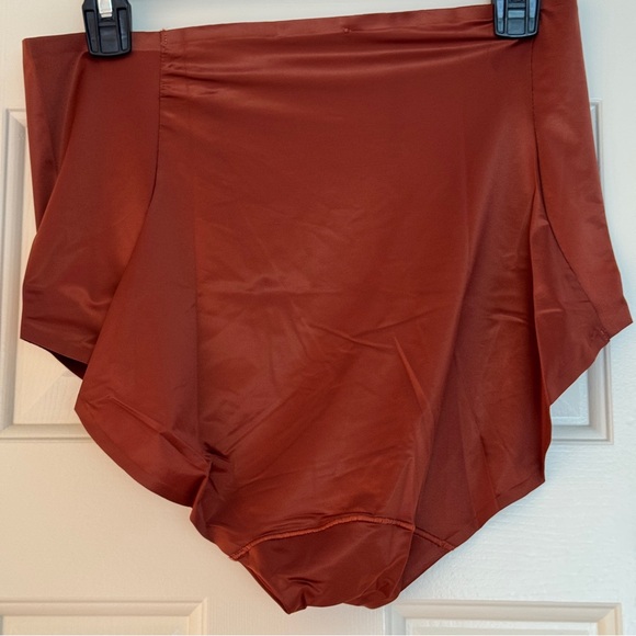 Spanx Shaping Satin Smooth - Women’s Brief in Burnt Rust - Size: 3X / 26 - NWT - Picture 3 of 5